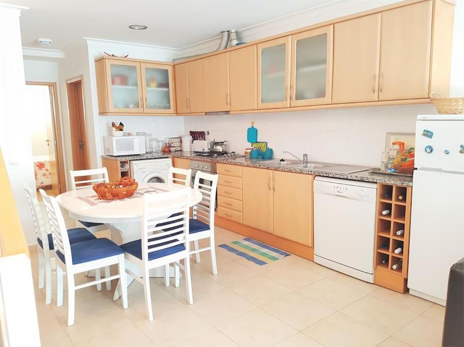 Marinha das Ondas Casa De Praia Acolhedora/ Cosy Beach House מראה חיצוני תמונה